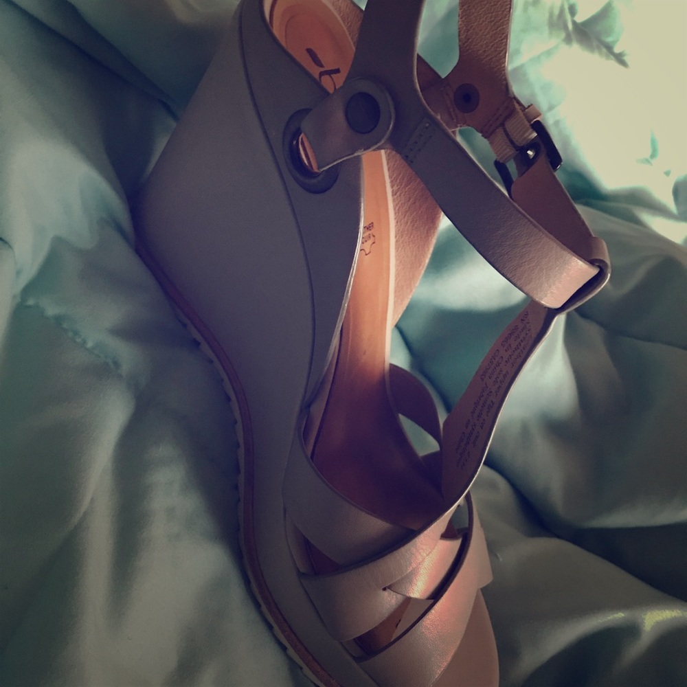 Baila wedge heels